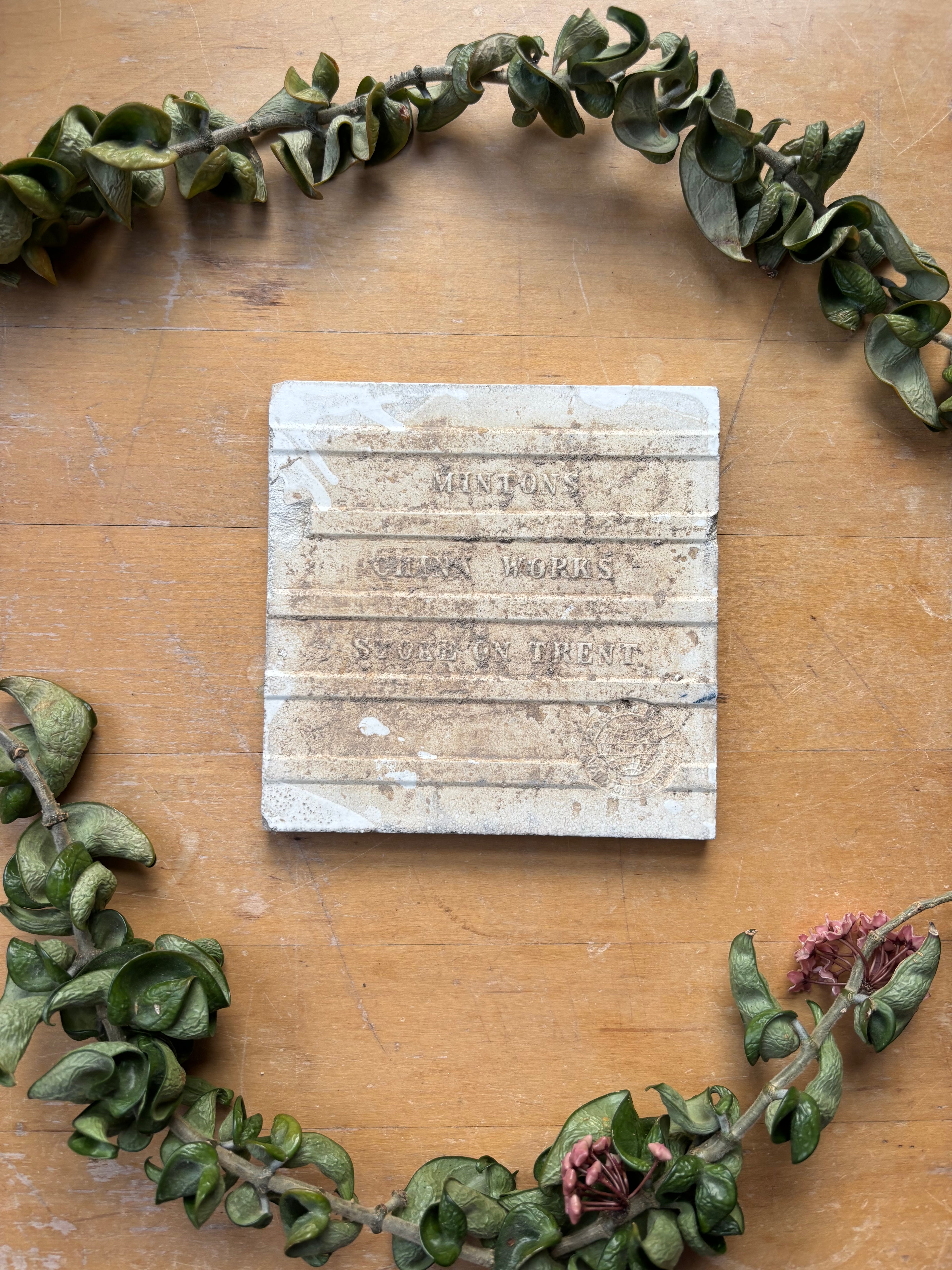 Antique Dark Blue Floral Arrangement Tile