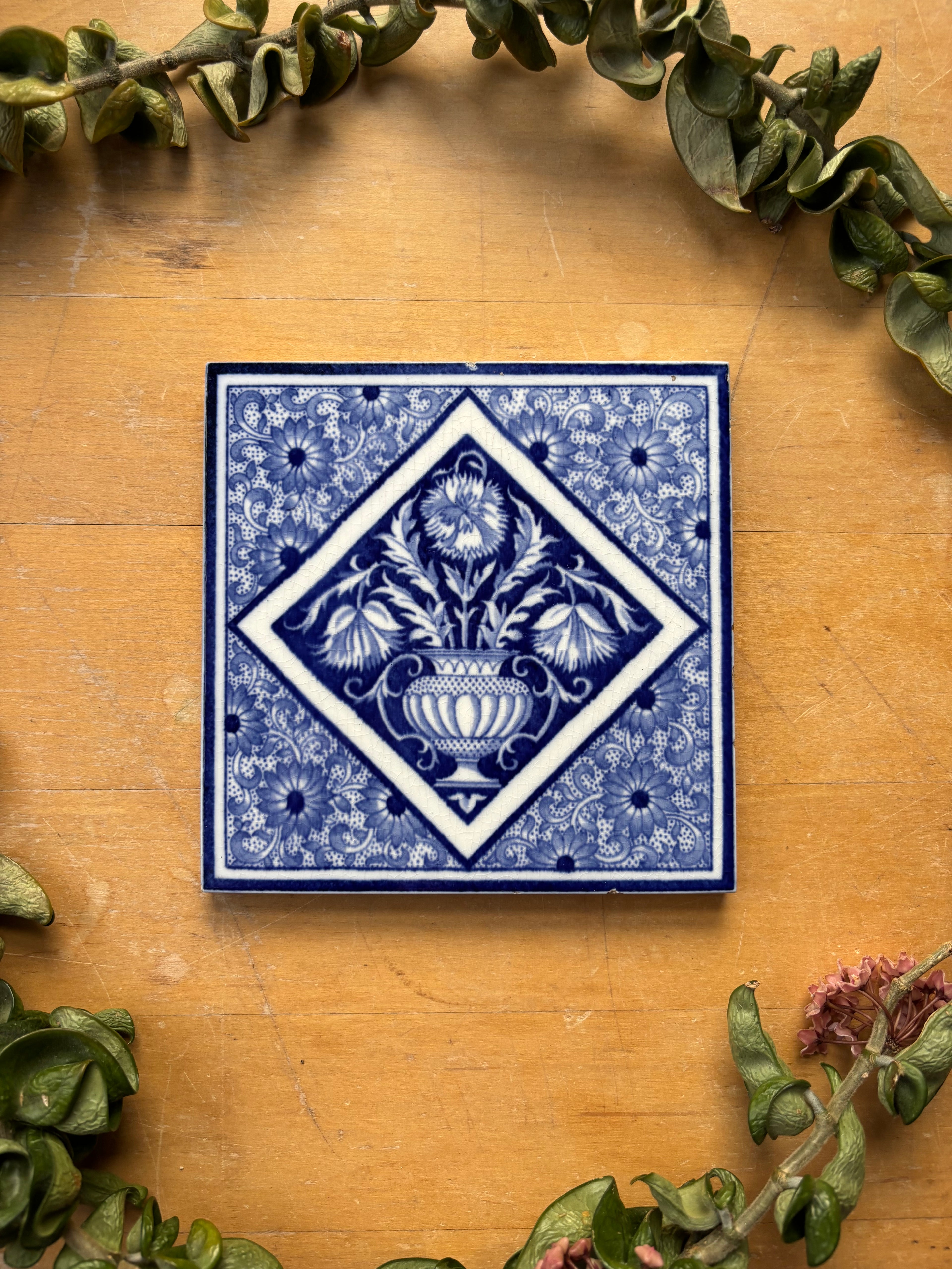 Antique Dark Blue Floral Arrangement Tile